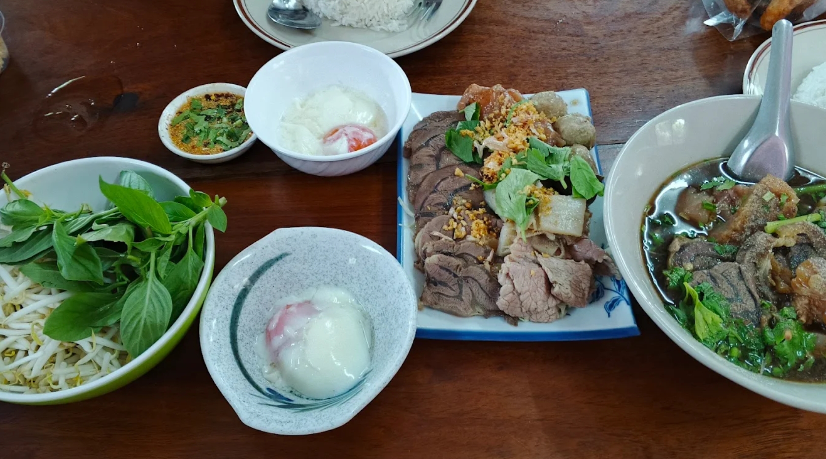 บานชื้น ก๋วยเตี๋ยวเนื้อ
