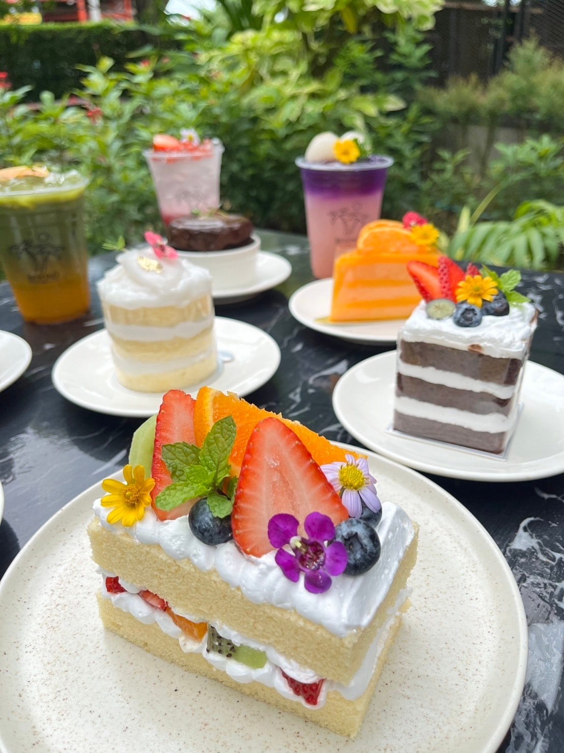 บียอนด์ คาเฟ่