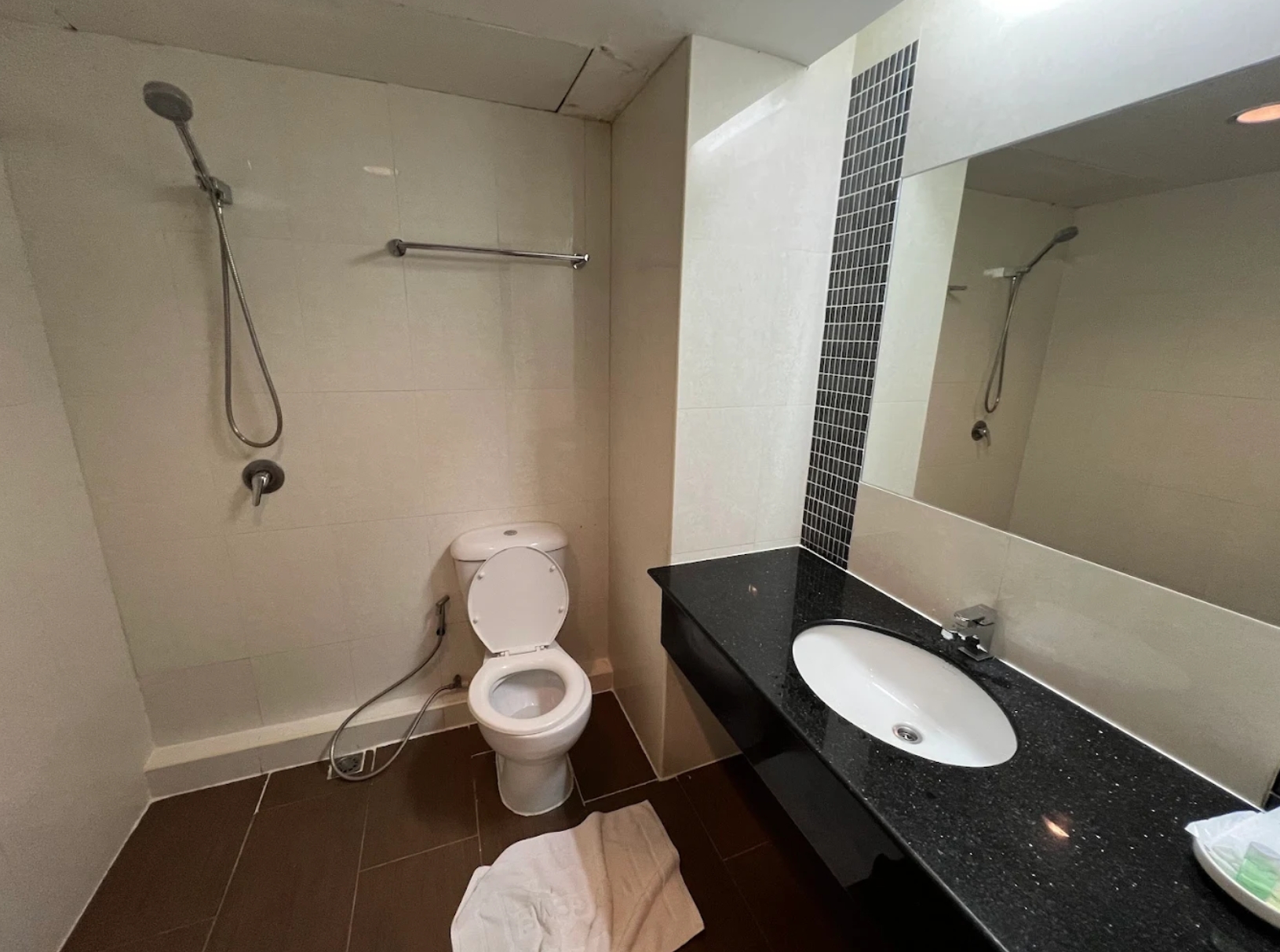 โรงแรมบ้านโป่งอินน์