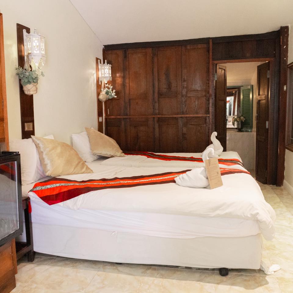 ดิ แอนธีค ริเวอร์ไซด์