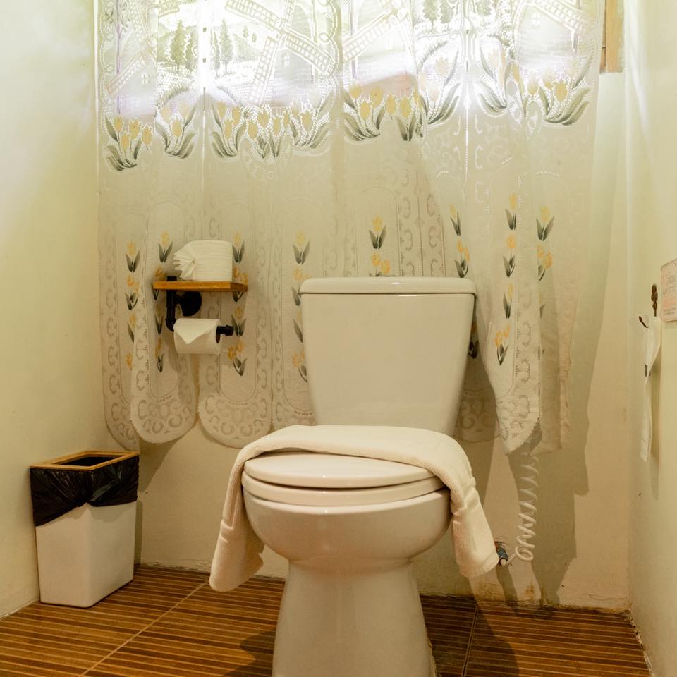 ดิ แอนธีค ริเวอร์ไซด์